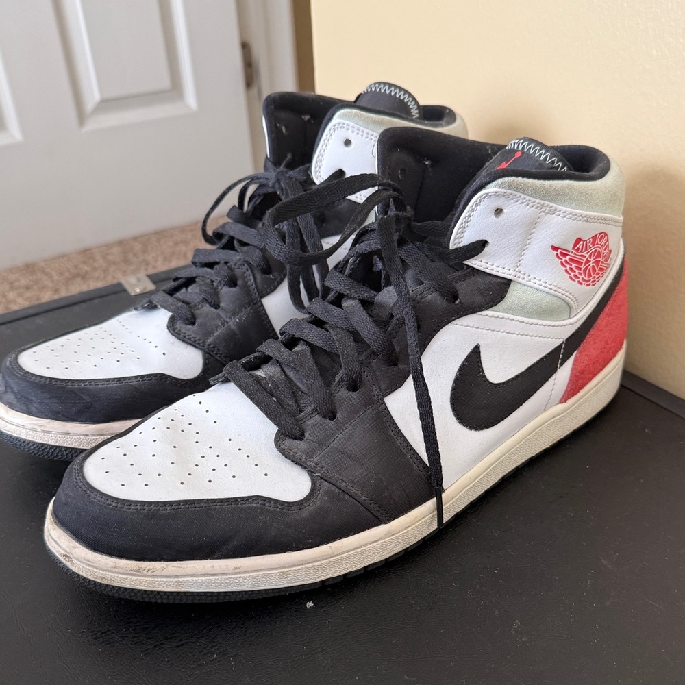 Nike Black White Red Air Jordan 1 High-Top Sneakers